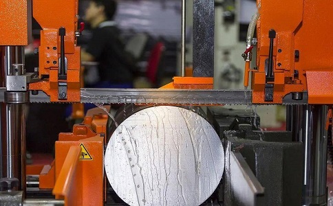 阳山立式金属带锯床切削出现跑带故障解决方法！